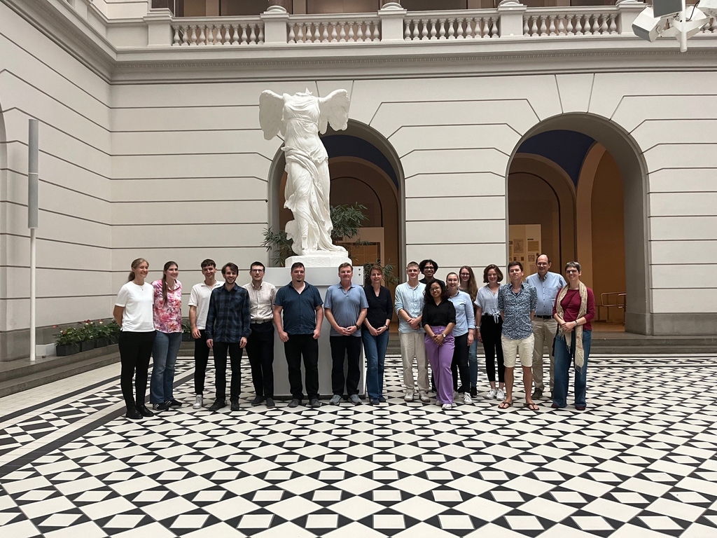 HyPerCat-Projektteam vor Ort im Hauptgebäude der TU Berlin